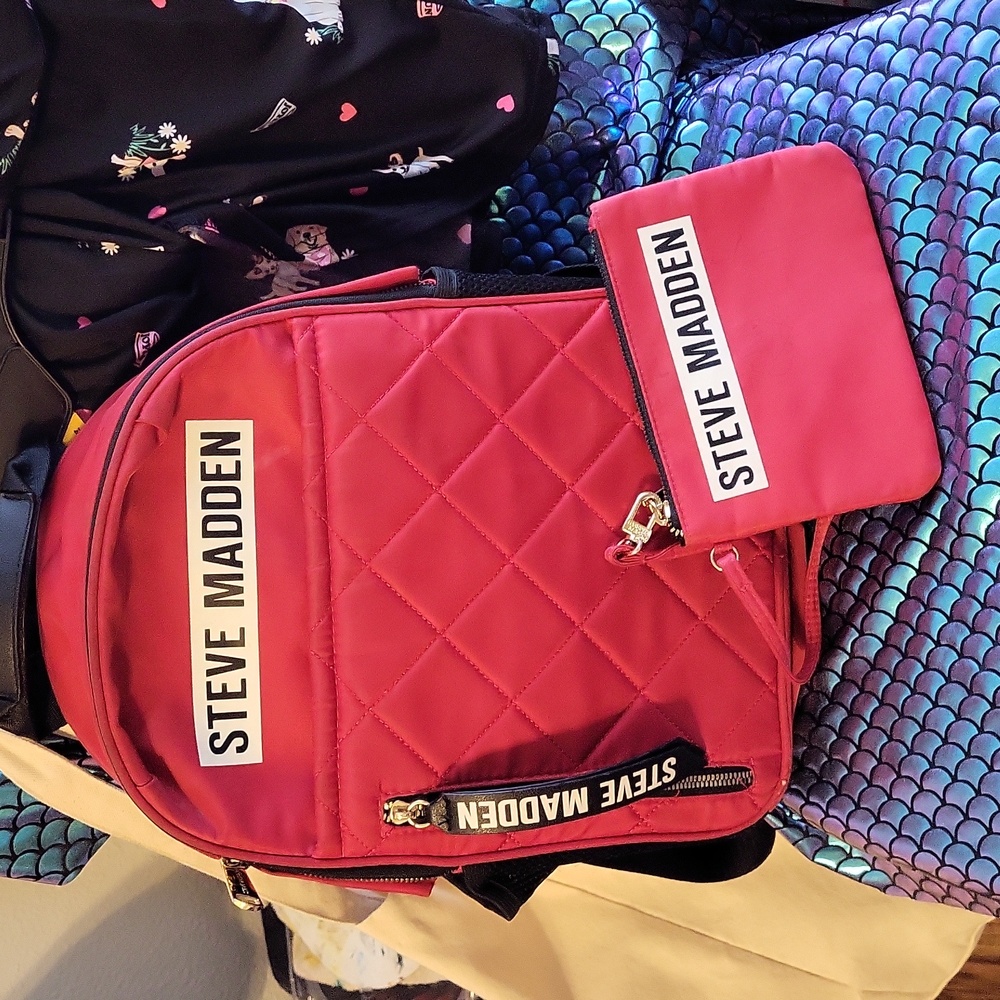 STEVE MADDEN BACKPACK & POUCH RED